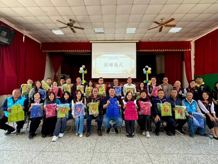 立委游顥募集1,120件羽絨衣　為南投22所偏鄉國小添新年暖意