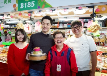 蔣萬安北投中繼市場拜年　送發財金祝福生意興隆