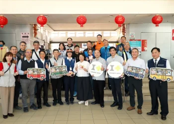 迎春節人潮高峰　黃敏惠視察嘉義火車站、轉運中心確保疏運平穩