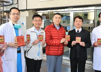 基隆春節醫療守護不停歇　謝國樑親向第一線醫護致謝