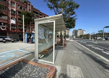 基隆公車處完成新建及汰換14處候車亭 新年迎新候車環境更用心