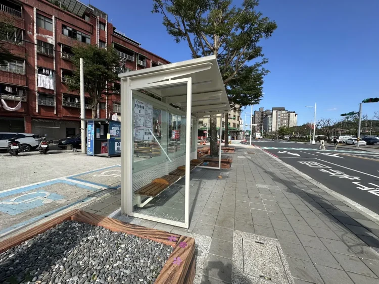 基隆公車處完成新建及汰換14處候車亭 新年迎新候車環境更用心