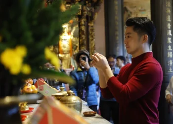 蔣萬安大年初一走春祈福　連訪11間廟宇祝「馬年行大運」