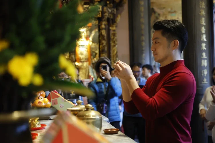 蔣萬安大年初一走春祈福　連訪11間廟宇祝「馬年行大運」