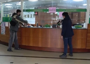 年關將近護治安　埔里分局金融防搶演練　逼真登場