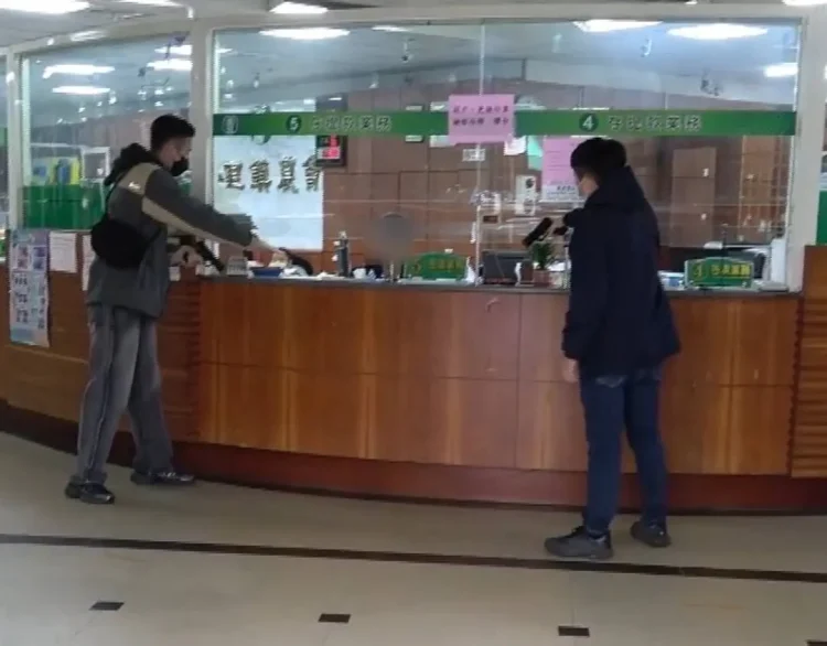 年關將近護治安　埔里分局金融防搶演練　逼真登場