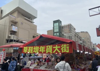 駿馬迎新春　草屯鎮115年農曆春節年貨街　熱鬧登場