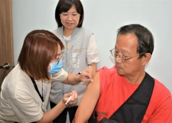 打疫苗送提燈！嘉義市元宵前加開接種站　每日前200名加贈小燈籠