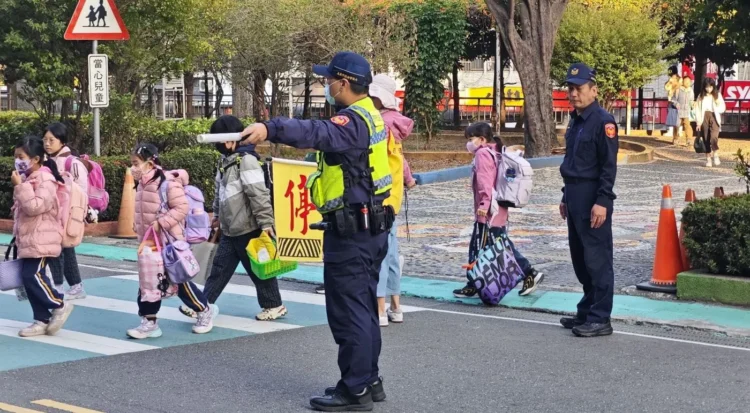 嘉市開學日啟動「護童專案」　警局全方位守護學童上學安全