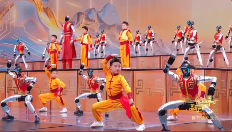 機器人軍團時代來臨？春晚震撼演出掀戰爭想像