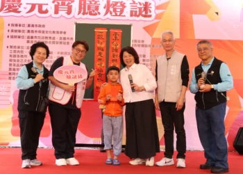 嘉義市慶元宵「臆燈謎」　黃敏惠出題同歡傳承母語