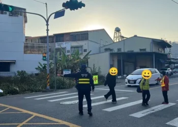 寒假結束! 開學日竹山警守護學童上學安全　強化交通、反詐與反毒宣導