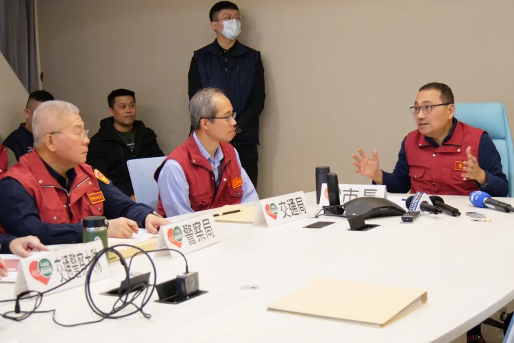 春節連假首日　賣場與國道湧車潮　侯友宜籲善用大眾運輸迎新年