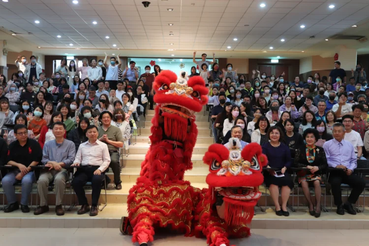 中華醫大舉辦新春團拜活動 發送開運紅包和錢母祈願校運昌隆一馬當先吉祥如意
