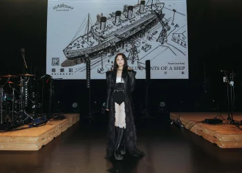 163braces 吳朵芸海盜美學　馬甲 麂皮裙 皮革長外套與蕾絲褲襪新造型