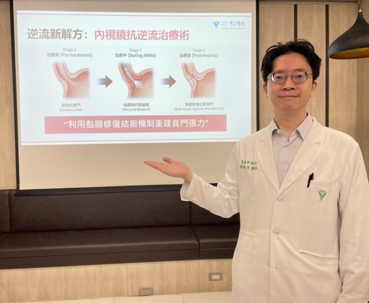 奇美醫院胃腸肝膽科主治醫師楊畯棋表示，民眾若出現長期胸口灼熱、夜間逆流、慢性咳嗽或吞嚥不適等症狀，應及早就醫，避免延誤治療時機。（記者蔡清欽攝）