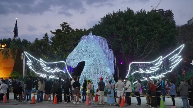 2026中台灣燈會「驚蟄界」人氣爆棚！　建設局打造沉浸式光影體驗邀您走進奇幻春天森林