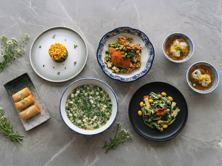 台南遠東香格里拉飯店醉月樓中餐廳，以有「春蔬第一味」美稱的薺菜入饌，從冷盤、羹湯、主菜到點心，帶來時令風味。（圖／台南香格里拉提供）