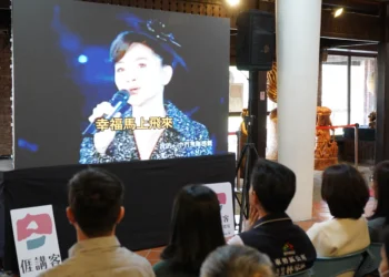 「飛上東勢角」特展人氣旺　鳳飛飛粉絲湧入山城朝聖