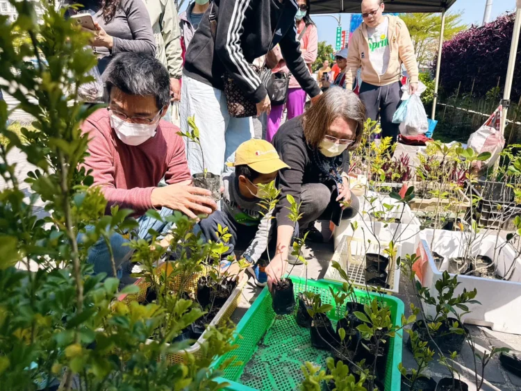 回收也能種下綠意　中市環保局植樹月推換苗換肥落實淨零綠生活
