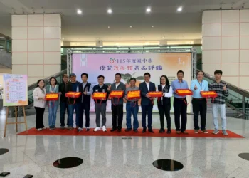 台中市茂谷柑果品評鑑　東勢區謝世新勇奪冠軍 榮獲茂谷柑王殊榮