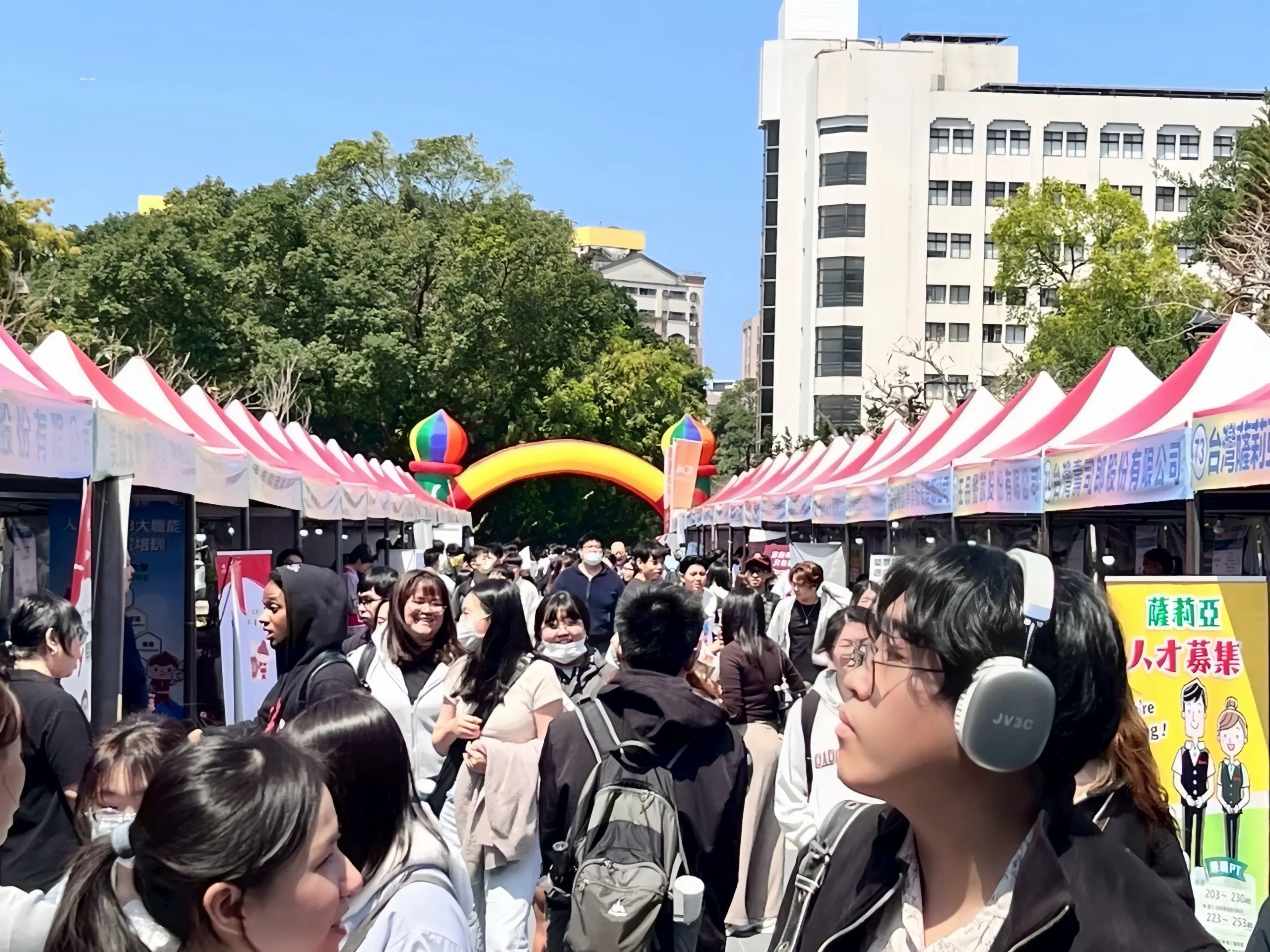 近百企業搶人才　新北校園就博會淡大首場開跑　初媒合率達51.4%