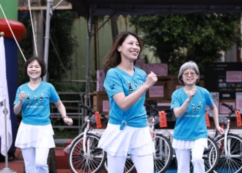 暖暖區社區健走熱鬧登場　暢遊基隆河畔健康開走