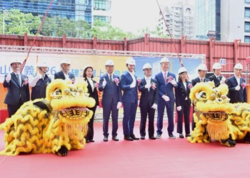 蔣萬安出席南山信義A26上梁典禮 打造國際商辦新地標帶動區域繁榮