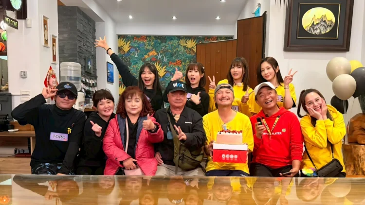 KID 生日玩太狂福利滿滿 啦啦隊 圍繞壽星跳「慶生舞」