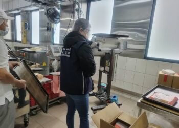 宜蘭烘焙名店乳酪餅傳藏塑膠片 衛生局令業者下架同批產品