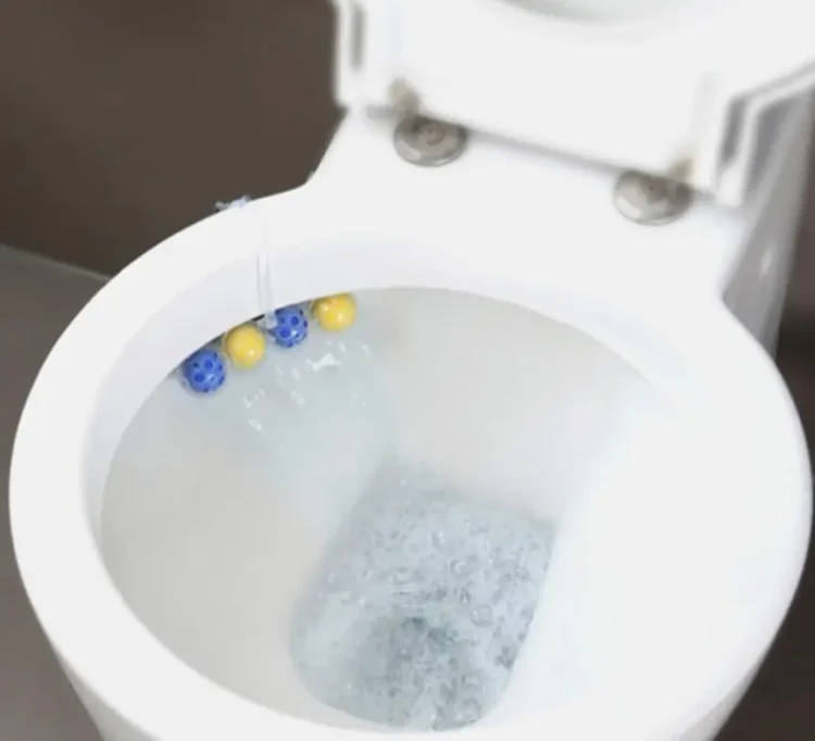 美式賣場社團掀討論　網友分享馬桶清潔球使用心得