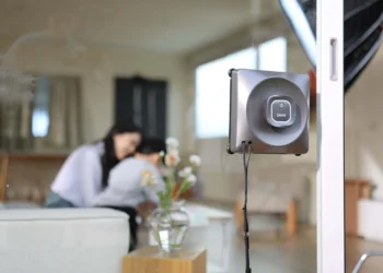 DIKE X2仿生擦窗機器人開賣，預購成績亮眼