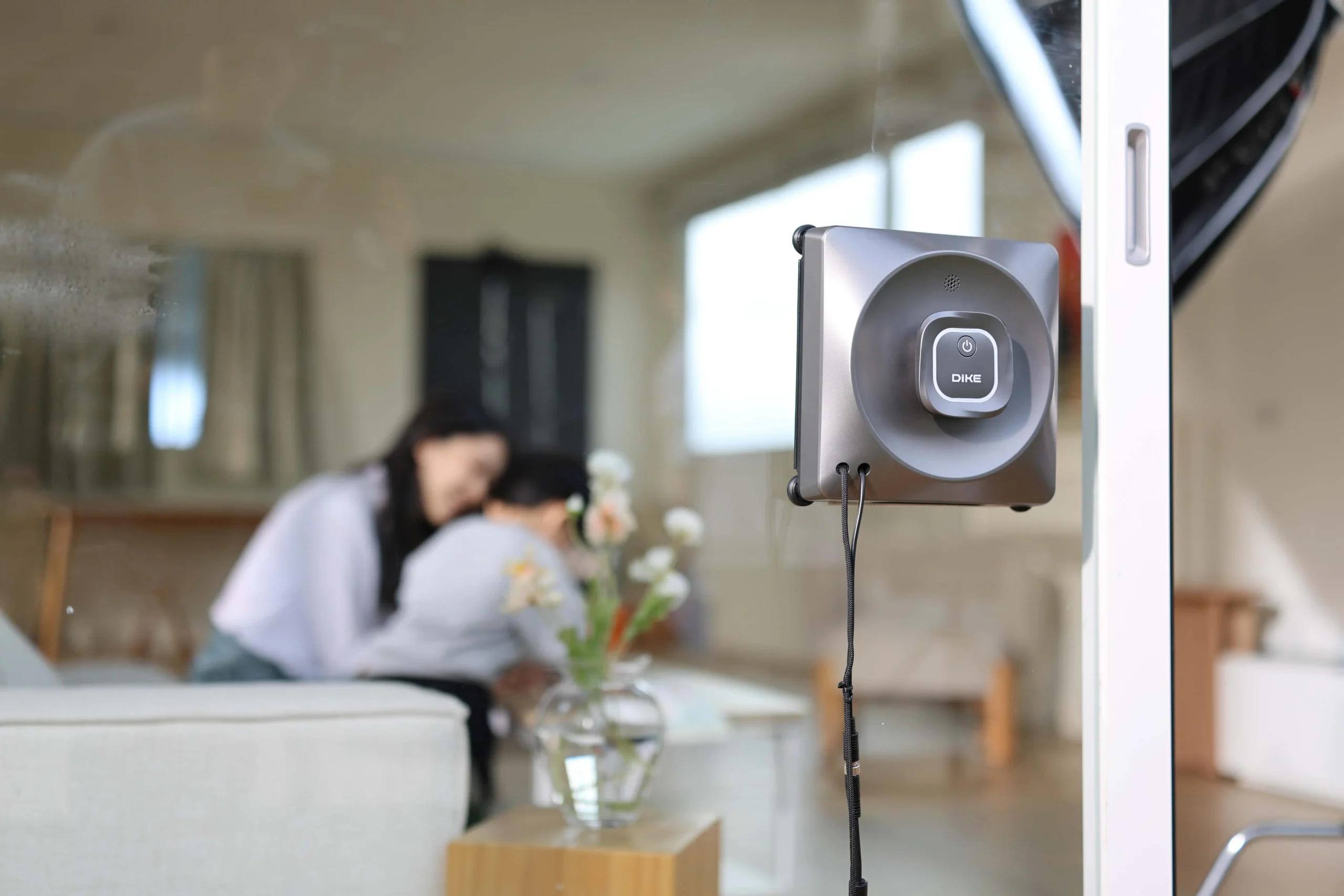 DIKE X2仿生擦窗機器人開賣，預購成績亮眼