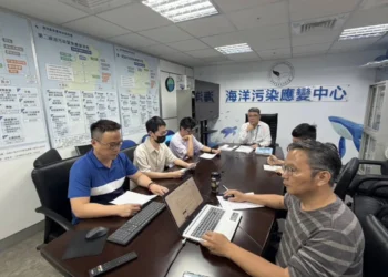 海軍S-70C副油箱誤觸落海 海保署緊急啟動科技監控與應變作業