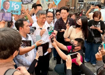 柯文哲南下高雄  以座談佈局年底選戰！交通、平權、高齡社會「人民才是政治的主體」