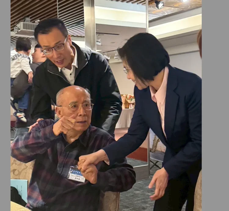 客家大團結　吳伯雄叮囑徐欣瑩：非贏不可