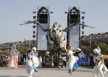 機械藝術遇上當代馬戲　法國飛天白馬秀將點亮台灣燈會夜空