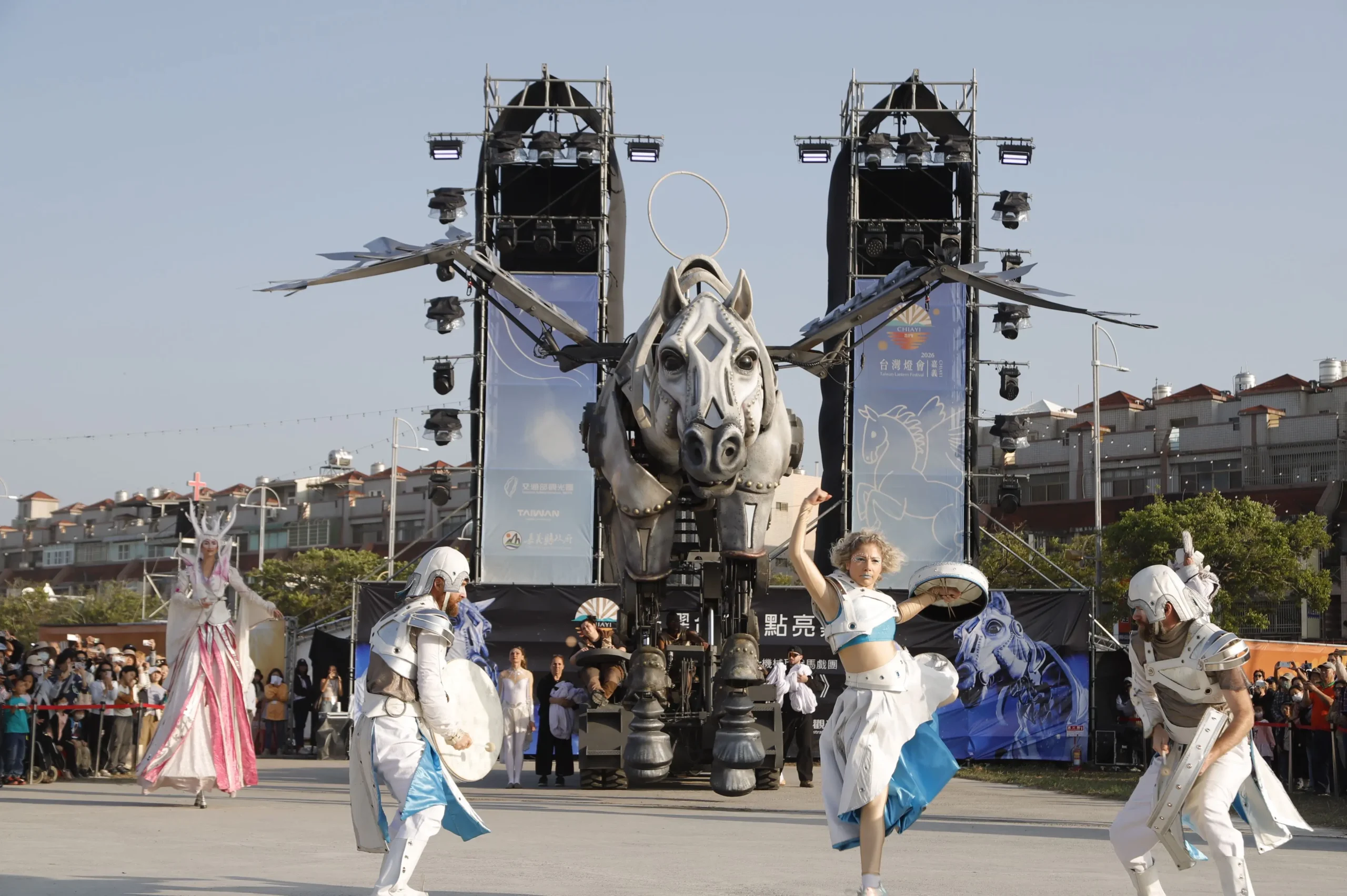 機械藝術遇上當代馬戲　法國飛天白馬秀將點亮台灣燈會夜空