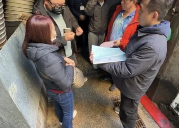 基隆廟口商圈側溝油污污染　環保局連兩日稽查開罰逾10萬元