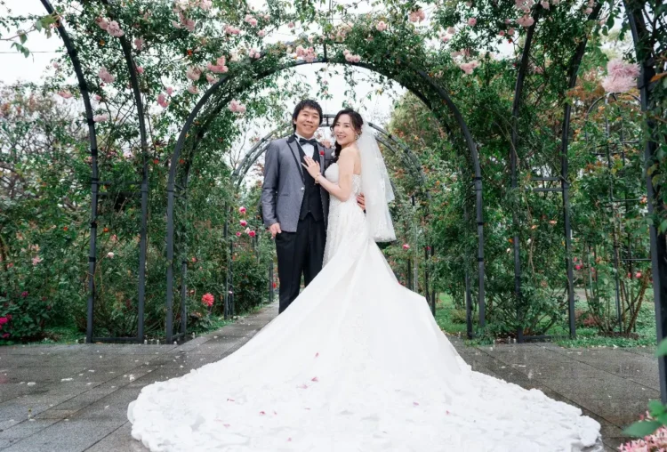 花博玫瑰園盛開　白色情人節巧扮紅娘牽起幸福