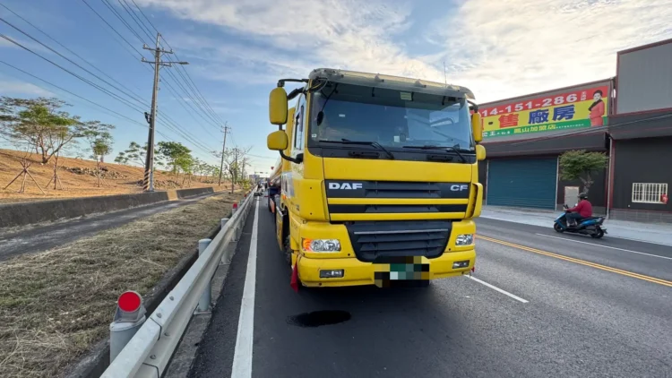 高雄曳引車與機車碰撞　騎士魂斷大車輪下