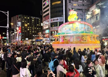 雙展區、雙IP引爆人潮　台北燈節六天吸引360萬人次參觀