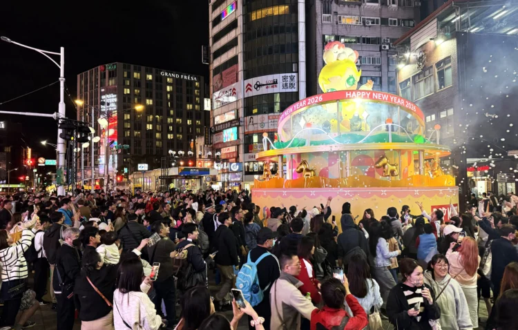 雙展區、雙IP引爆人潮　台北燈節六天吸引360萬人次參觀