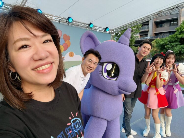 全台首座 5 公尺「彩虹小馬」降臨台中夏綠地　新聞局長攜手YOYO家族、紫悅揭開派對