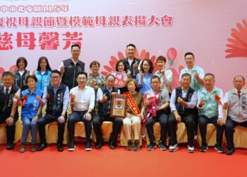 母親節最美身影！　北屯區公所表揚54位模範母親 中市民政局長：感謝偉大母愛長年守護家庭