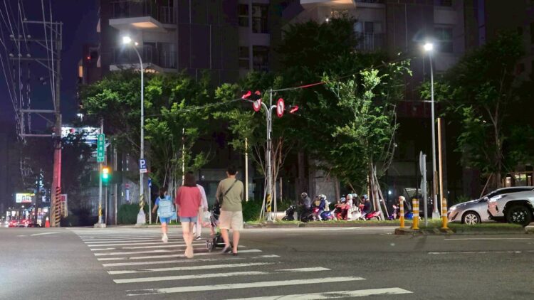 告別鈉光燈！　台中11.3萬盞路燈全面升級LED 節能、減碳、照明品質一次到位