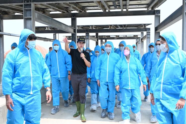 行政院卓榮泰院長訪視彰濱園區、漢寶牧場及田尾花卉產區 王惠美縣長籲請中央支持地方發展