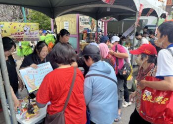 大甲媽祖駐駕新港　嘉縣府政風處設攤宣導反詐反賄、護廉能