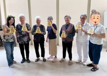 蘭陽仁愛之家禪繞畫課　安養中心長者從頭到尾都充滿笑聲