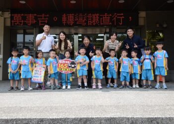 可愛幼兒萌翻草屯分局　參訪體驗實現寓教於樂